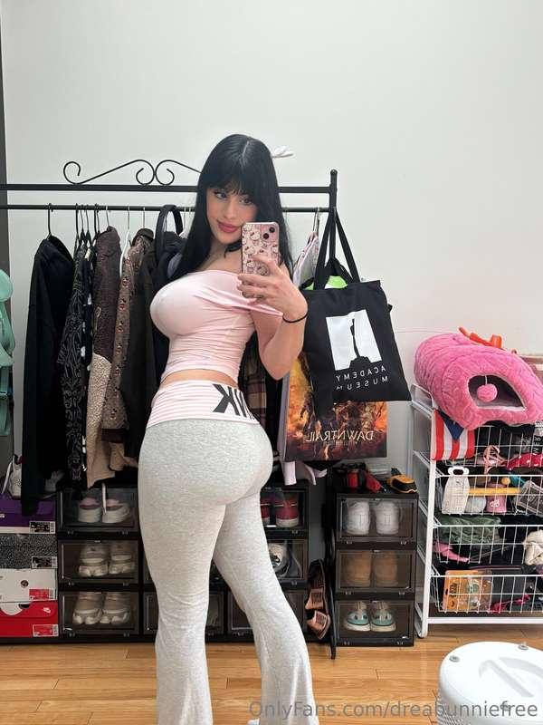 boobs or ass? 🤔