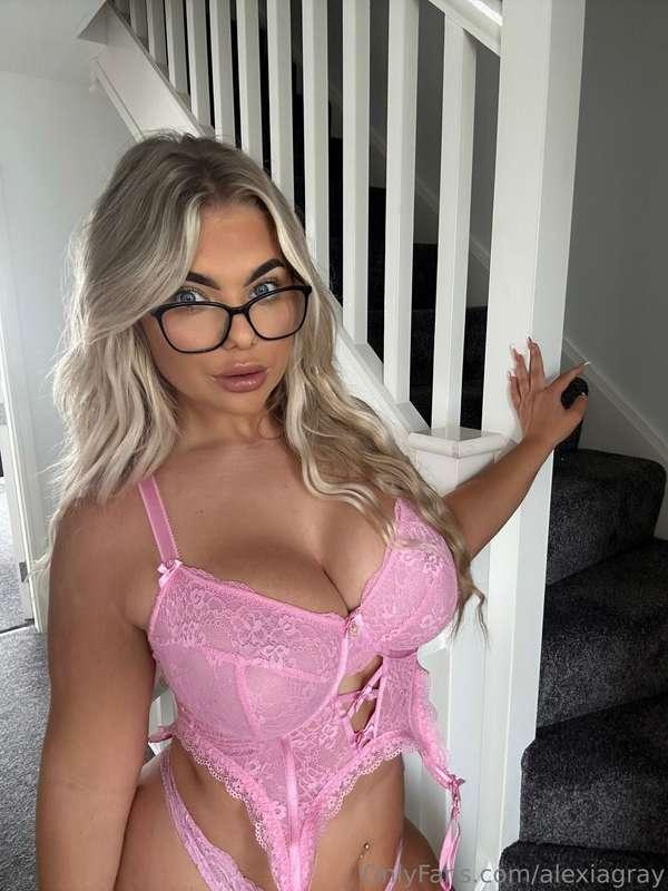 how can I become your favorite girl on OF?