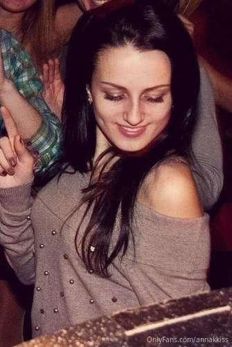 I love to drink a delicious cocktail and dance all night lon..