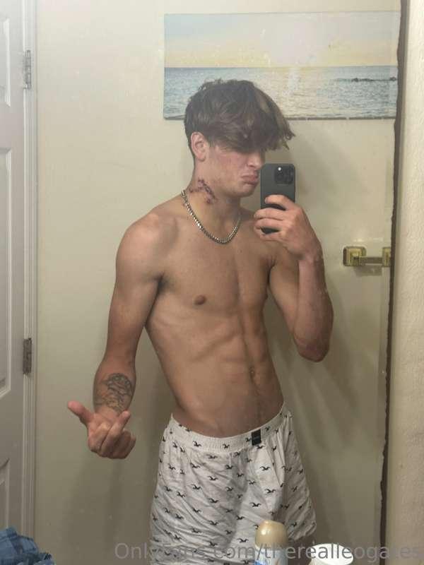 Hey guys, i'm still hanging in there! Free dick pic cumming ..