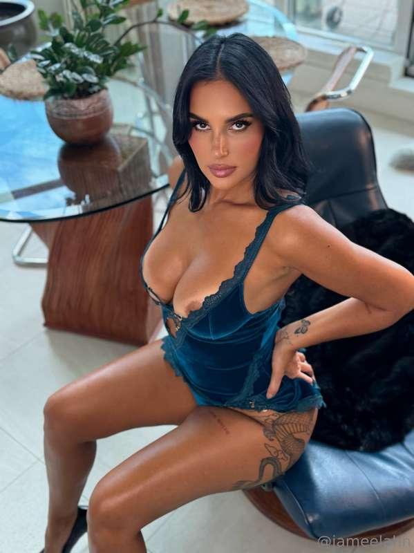 Feeling luxe in blue velvet ✨