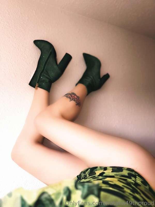 Strutting my stuff with these long legs!🔥🔥🔥