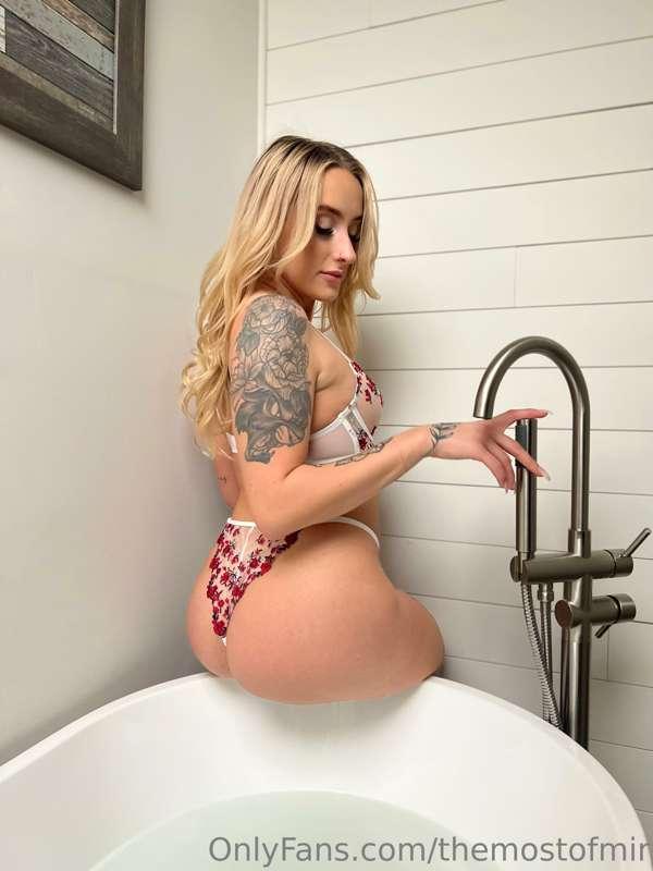 Will you join me in the bath? There’s room for 2 🤭
