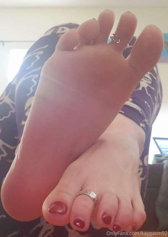 I know I've got a few foot lovers in here 😉