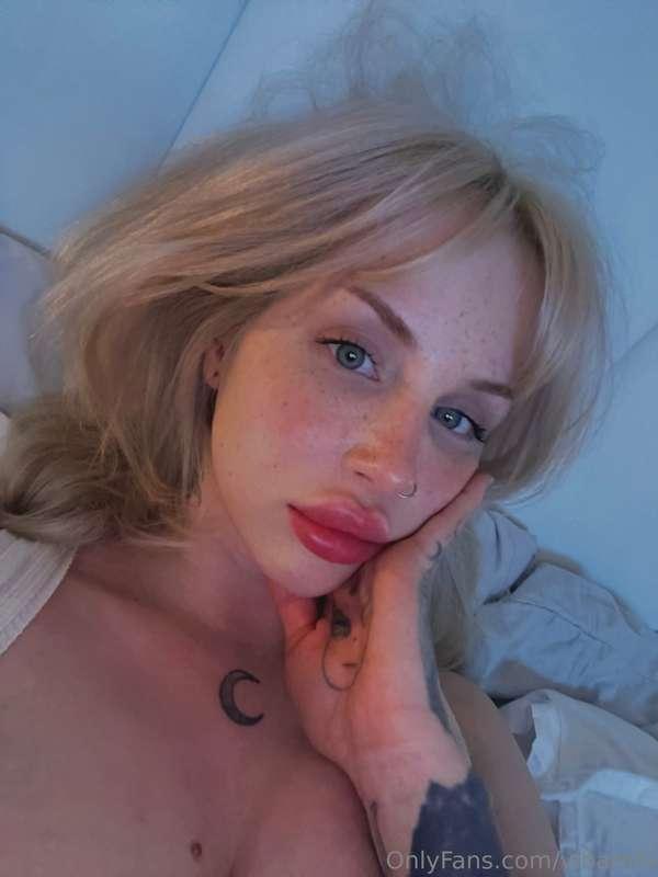 Just a soft, snowy canvas for your darkest desires 😈❄️