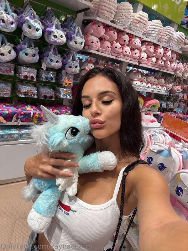 maybe i can be ur unicorn...🦄🌈