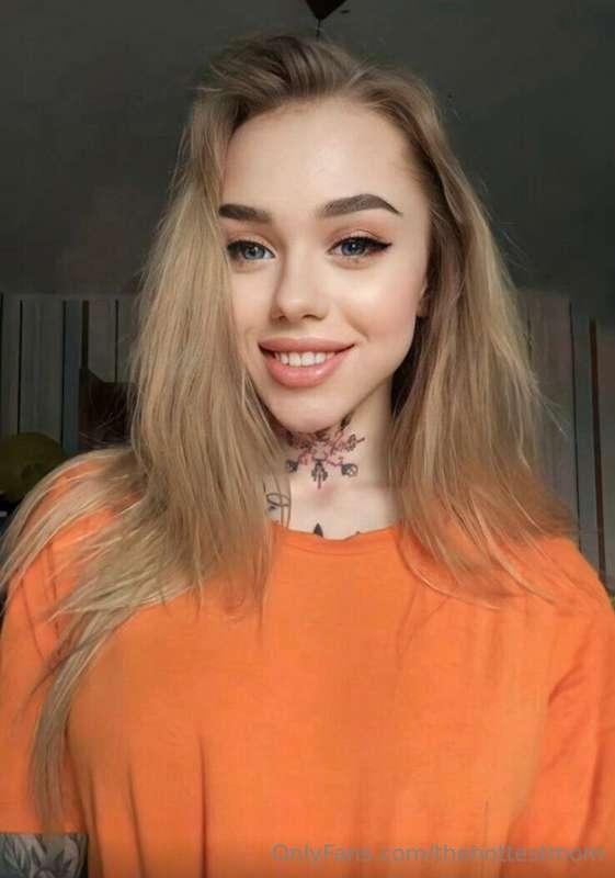@evilscarlett Has a elastic ass with hard nipples 😇
She moan..