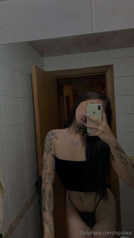 i think i have to stop wearing panties and keep it expose fr..