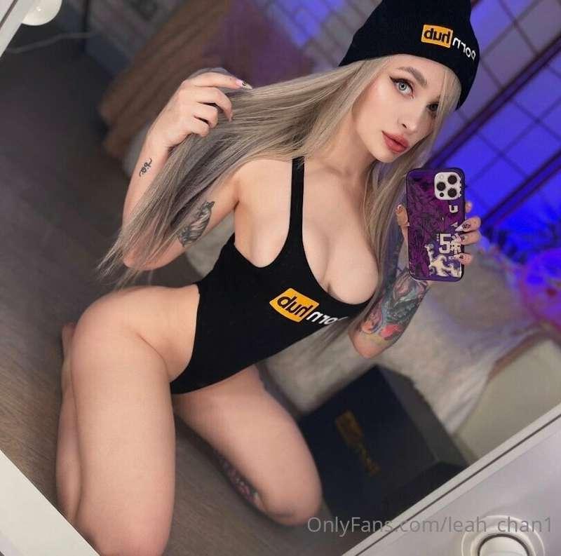 Daddy, do you want to punish your baby?😈
I'm ready to play😋