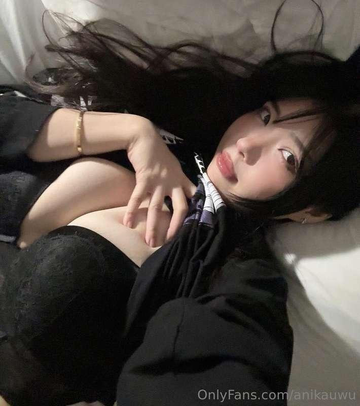 Black cat energy 🐈‍⬛🖤 Wanna pet me?