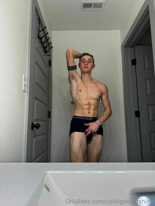 wanna see what the boxers hide? 😏