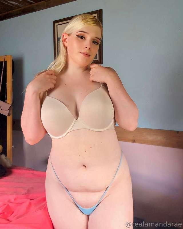 Smol bulge thicc hips combo anyone? 😘