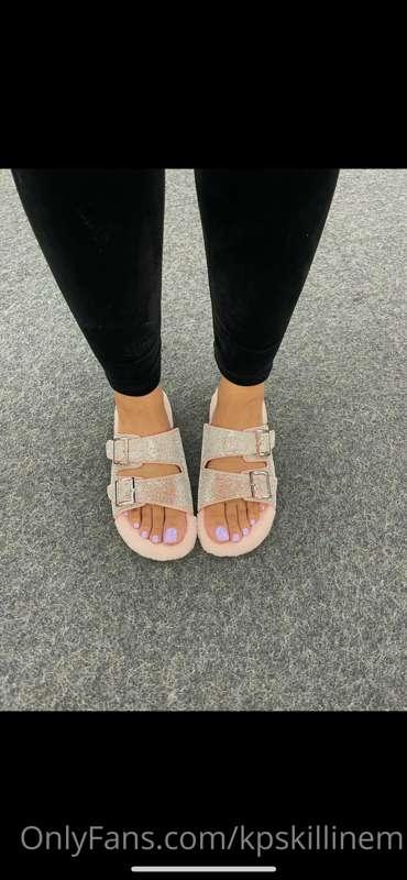 Purple toes for a change 💜