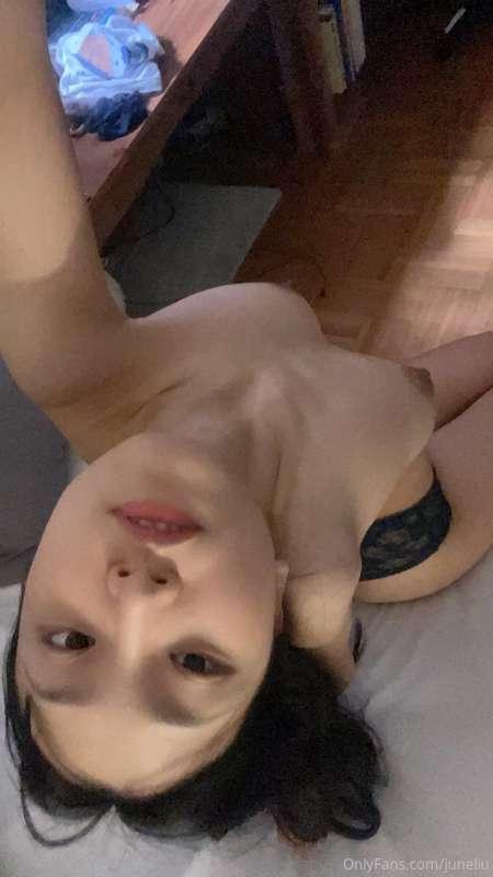 😗
