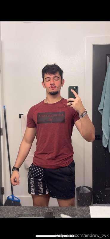 No filter needed when you're this handsome 😏 💪