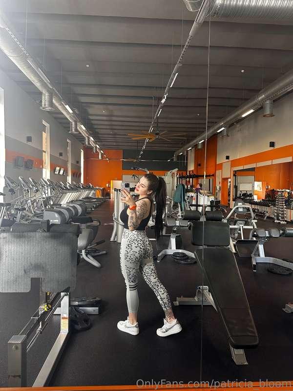 what is your favorite part of my body and why?🤔😻