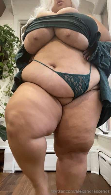 plump moon goddess