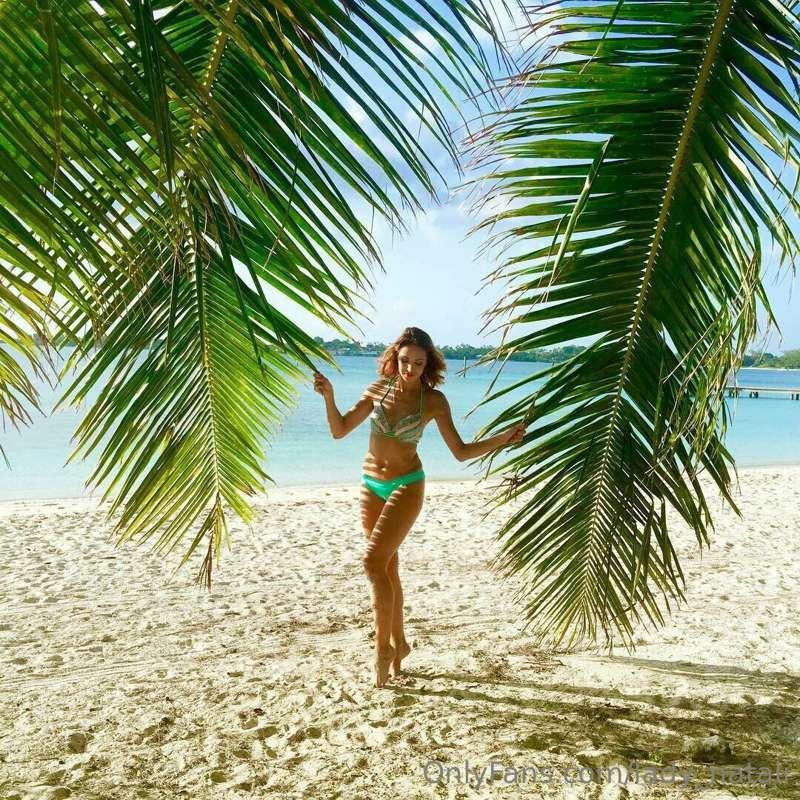 happy is he who lives by the sea❤️