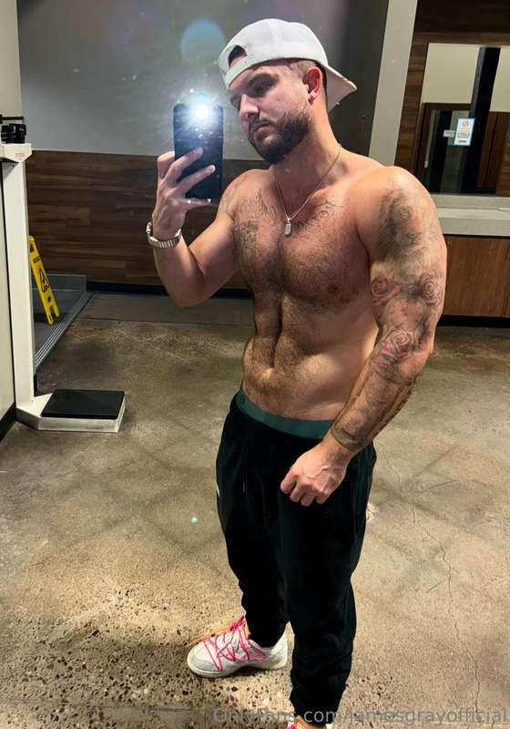 Hitting the gym hard just like I should be fucking you hard ..