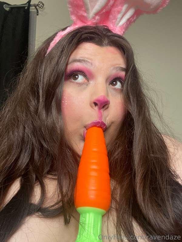 Bunny & her Carrot 🐰🥕💦
