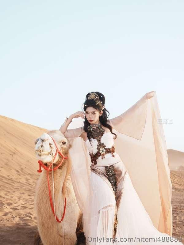 This photo was taken in the desert. It's really beautiful. ^..