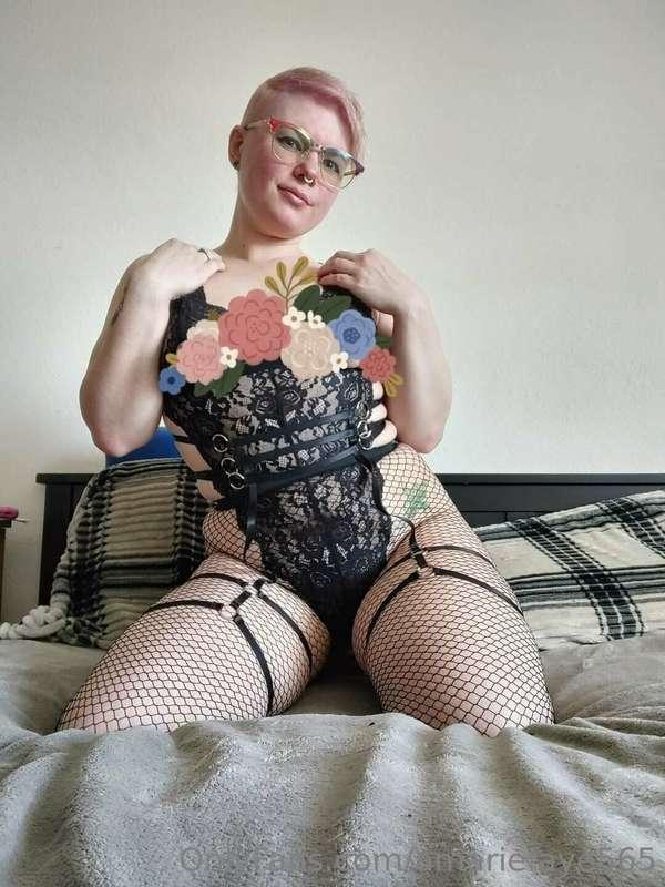 Sexy black lace, garters, and fishnets
This piece is divine ..