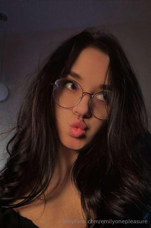 🔥 🔥 🔥
Daddy, I'm so horny and I don't know what to do🫦
Can y..