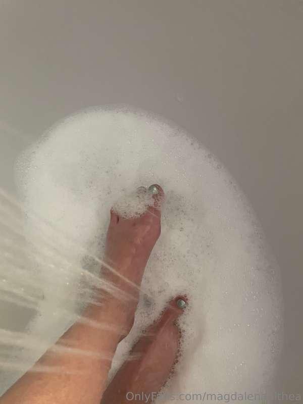 Today I washed my feet and I wanted to show you 😃