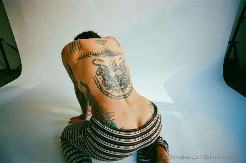 Hit it from the back so you can see this body of art 🍑