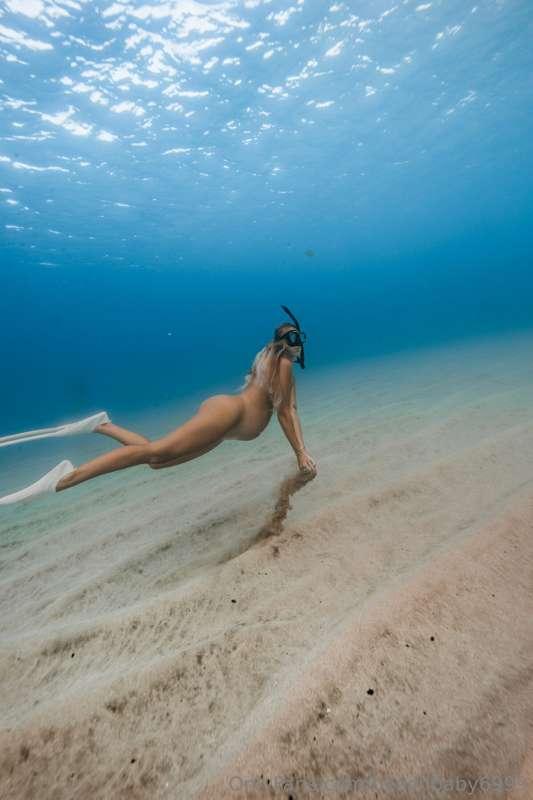 naked free diving while pregnant is the best thing ever... u..
