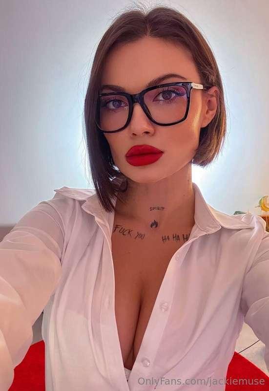 What do you want to see more often here? Photo shoots or Vid..