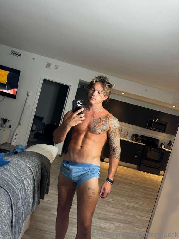 need someone to take care of this huge bulge 🍆