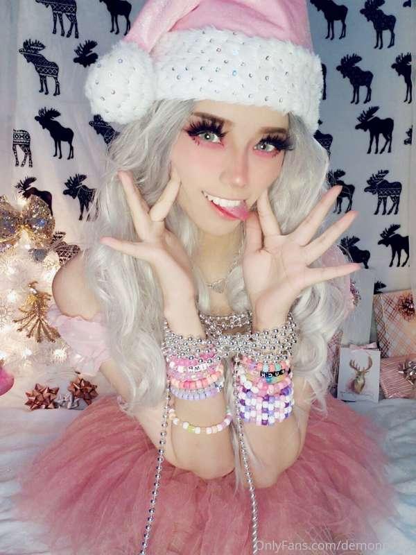 I'm all wrapped up >﹏< I am in need of ur assistance:o