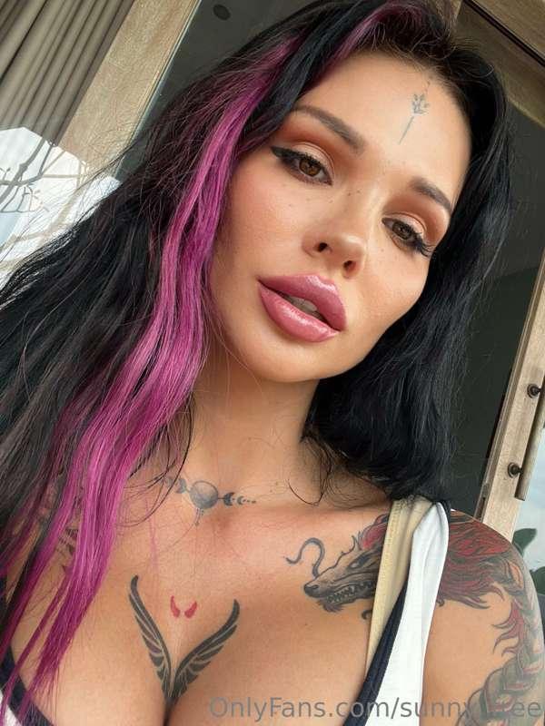 Lemme put those lips around you😈😈