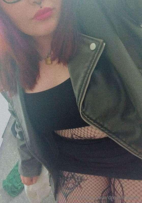 You like my outfit?? 🖤😘