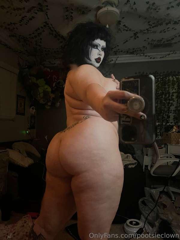 can i be ur goth gf? :)