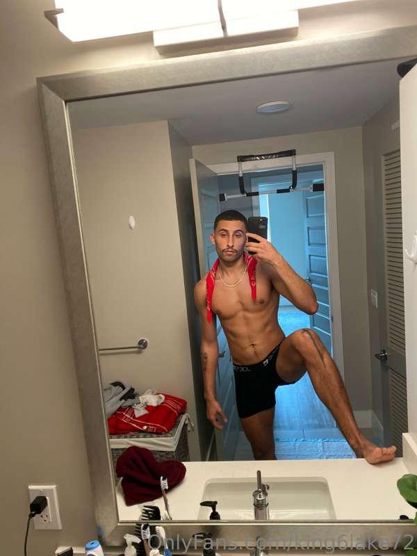 Little foot action…. 🤨