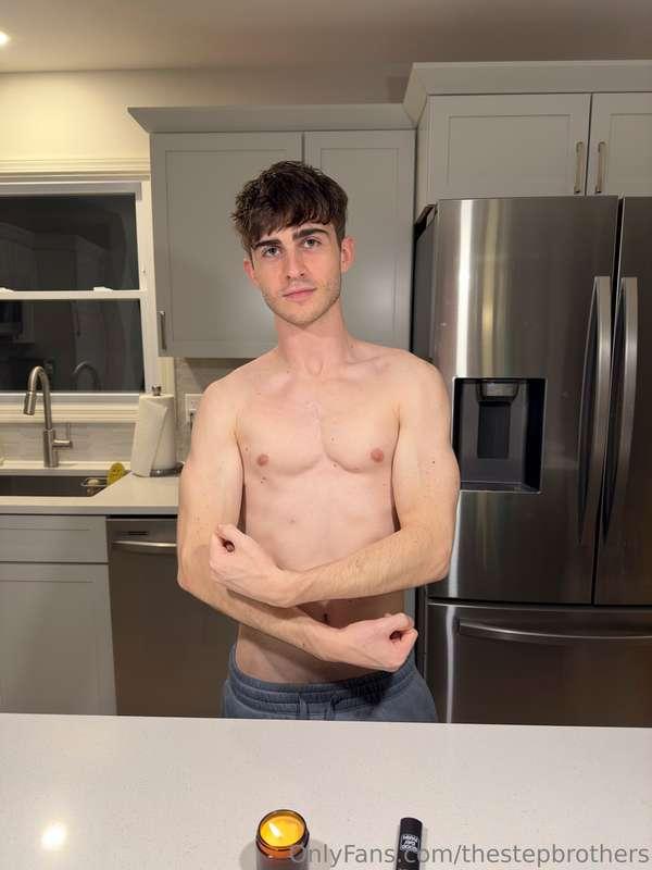 Lil Bro flexing in the kitchen, which one's your favorite? M..