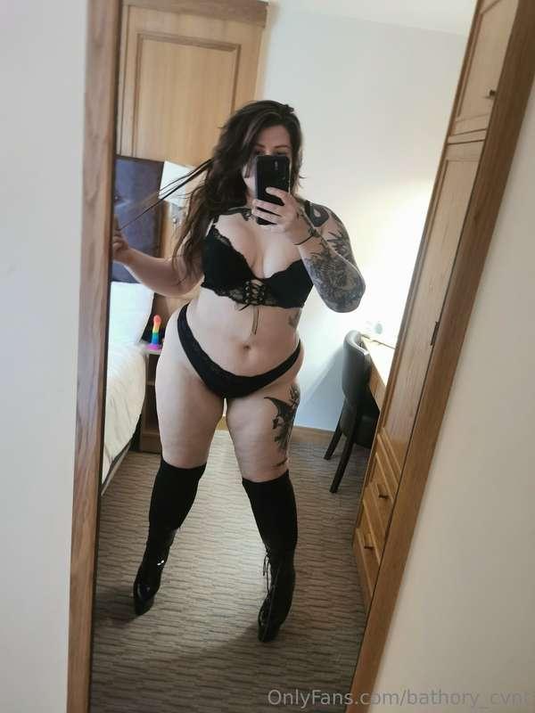 Swipe right for 🍑