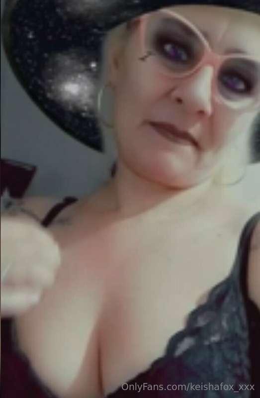 this witch wants to play dirty with you daddy
What do you th..