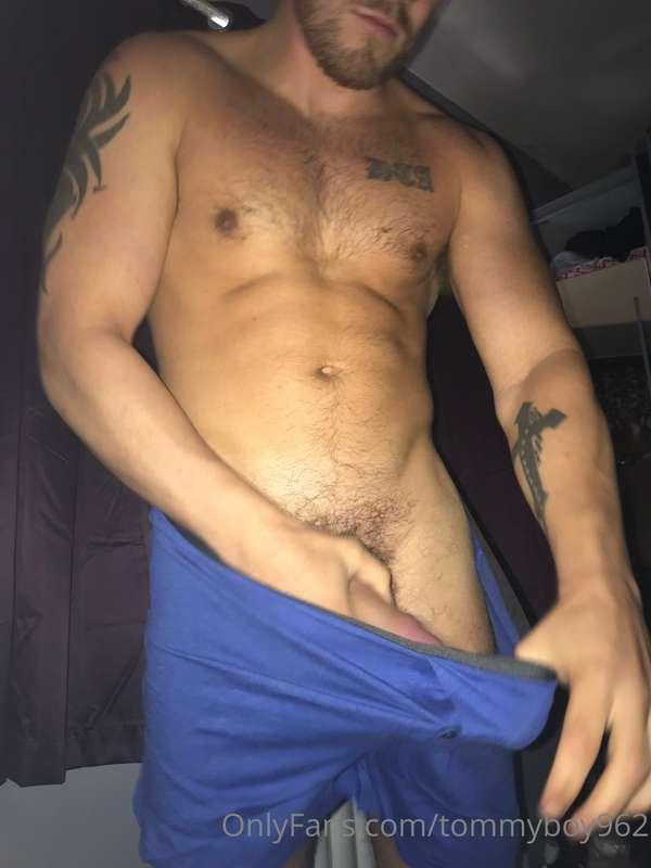 I’m so horny RN 😈 who wants too cum drain my balls 😈🪵💦