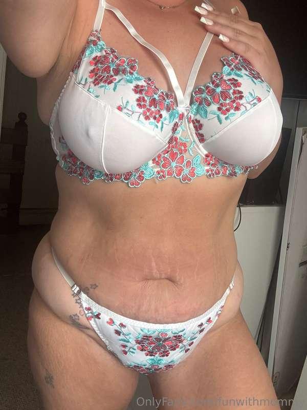 does mommy turn you on?!