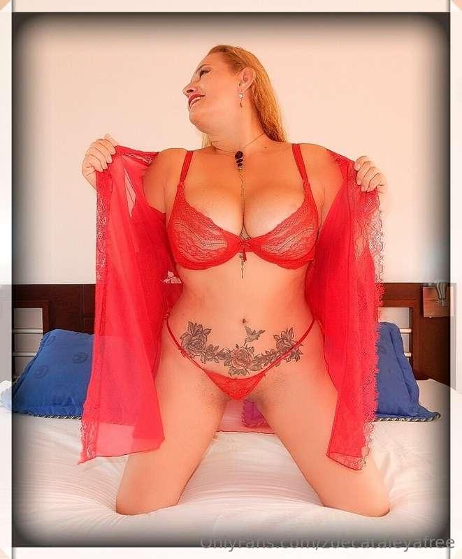 zoecataleyafree image #0