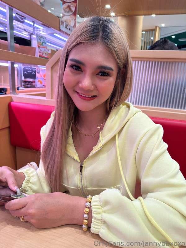 Coffee date?🥰