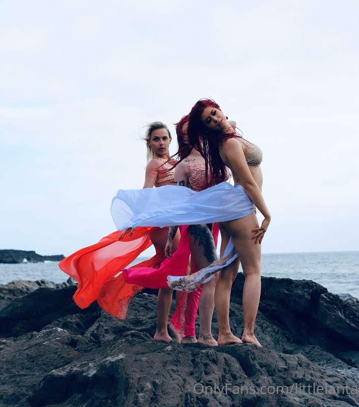 🧜🏼‍♀️🌊 Sea sirens 🌊🧜🏼‍♀️
@toychloe @evaray