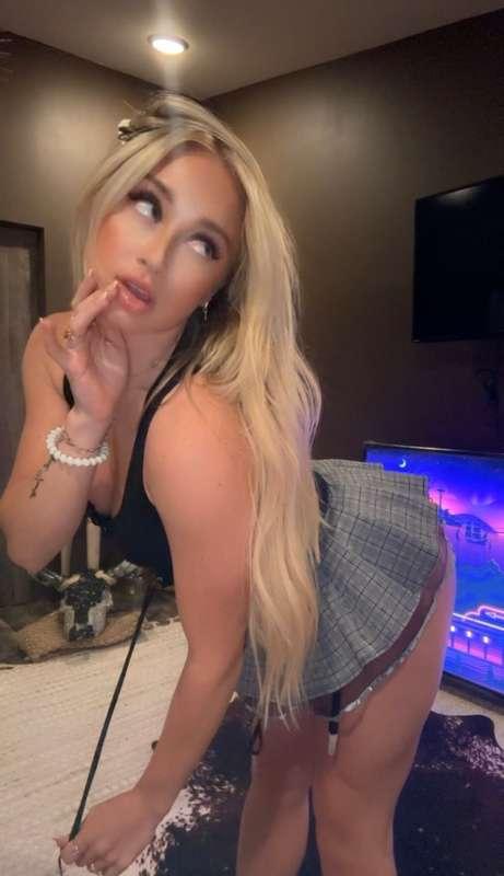 Dolled up and feeling playful yall 😍🔥