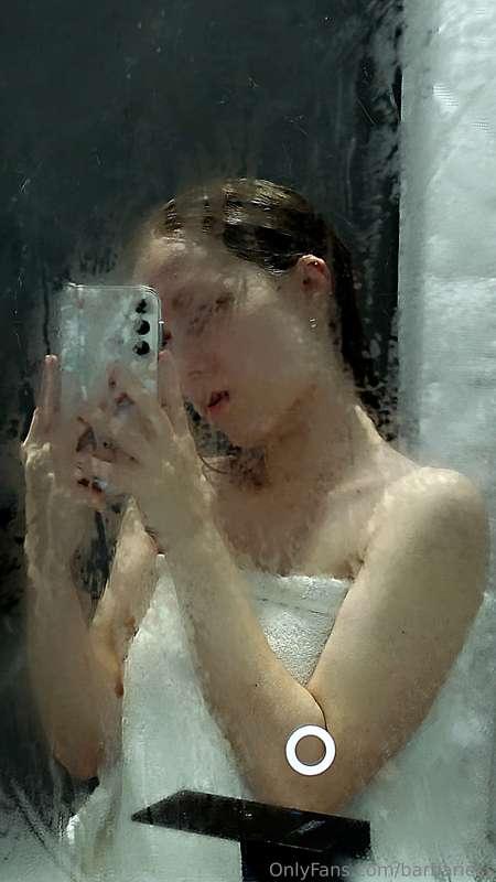 I decided to take a photo after my shower because I saw an u..