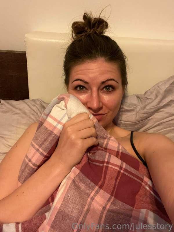 Würdest Du auch lieber im Bett liegen bleiben? mit Mir 🥵🥰