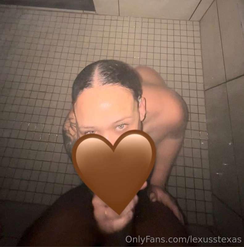 I made him cum in my mouth so fast!!!🫦💦 I love sucking black..