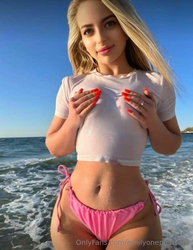 🔥PAY ATTENTION!🔥

A girl @michelleerisee with a perfect figu..